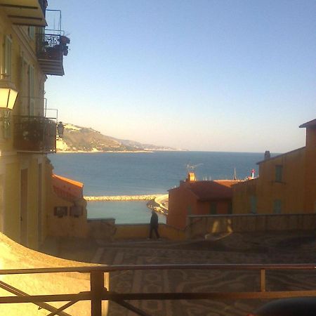 Апартаменти Bilocale Nella Vecchia Citta' Di Mentone Екстер'єр фото
